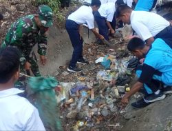 Melalui Karbak, Babinsa Koramil 13/Sibulue Ajarkan Para Pelajar Mencintai Lingkungan