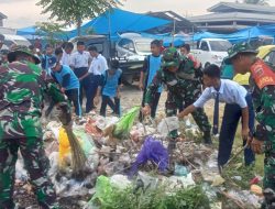 Koramil 13/Sibulue Gelar Karya Bakti Bersihkan Sampah Pasar Pattiro Bajo