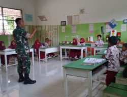 Babinsa Koramil 11/Barebbo Melaksanakan Wanwil Bersama Murid SD Di Wilayah Binaan