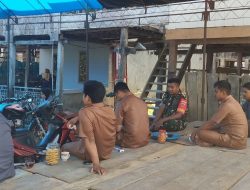 Babinsa 06/Awangpone Komsos Dengan Aparat Desa Dan Warga Binaan Rangkul Kebersamaan