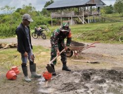 Kerja Bakti Pembuatan Talud Jalan Bentuk Kebersamaan Babinsa Lapri Dengan Warga Binaan