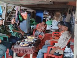 Jalin Silaturahmi, Babinsa Mare Lakukan Komsos Dan  Ingatkan Warga Desa Ujung Tanah Waspada Kebakaran