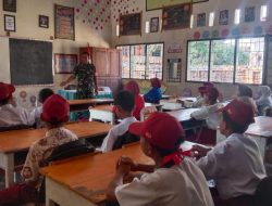 Babinsa Sibulue Bentuk Jiwa Nasionalisme Dan Sikap Disiplin Anak Di SD Inpres 12/79 Desa Letta Tanah