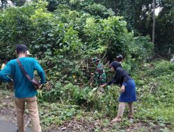 Babinsa Koramil 06/Awangpone Kodim 1407/Bone Bersama Warga Kerja Bakti Bersihkan TPU Desa Kading