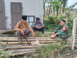 Anggota Koramil 13/Sibulue Kodim 1407/Bone Melaksanakan Komsos Dengan Warga