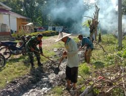 Babinsa Koramil 02/Dua Boccoe Gali Parit Bersama Warga Guna Bangkitkan Semangat Gotong Royong