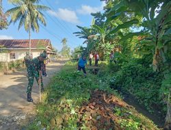 Babinsa Koramil 12/Cina Pimpin Pembersihan Parit Bersama Warga Antisipasi Banjir