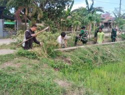 Ciptakan Lingkungan Bersih, Babinsa Koramil-07 Kodim 1404/Pinrang Ajak Warga Kerja Bakti