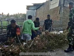 Gotong Royong Bersama Masyarakat, Anggota Babinsa Koramil 1425-03/Tamalatea Bersihkan Saluran Air