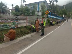 Jum’at Bersih: Anggota Koramil, Polsek, dan Pegawai Kantor Kecamatan Tangse Gelar Aksi Bersih-Bersih
