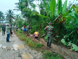 Peduli Kebersihan Wilayah, Kodim 1412/Kolaka Gelar Karya Bhakti Bersihkan Saluran Drainase