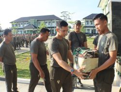 Penuh Antusias, Prajurit Korem 092/Maharajalila Terima Kaporlap dari Pimpinan TNI-AD