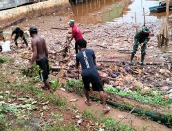 Antisipasi Pencemaran Laut, Kodim 1412/Kolaka Menggelar Aksi Bersih Sampah di Pesisir Pantai