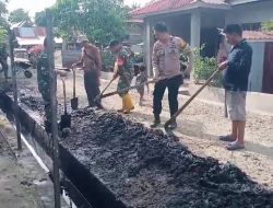 Sinergitas Babinsa Kormil-02 Kodim 1404/Pinrang Dan Bhabinkamtibmas Bersihkan Saluran Air Bersama Warga