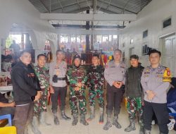 Sinergitas Babinsa Kormil-02 Kodim 1404/Pinrang Dan Bhabinkamtibmas Bersihkan Saluran Air Bersama