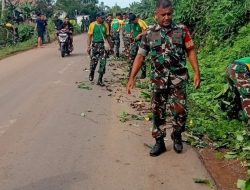 Babinsa Maros Bersama Anggota Kostrad dan Masyarakat Gotong Royong Kerja Bakti