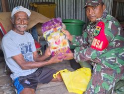 Babinsa Koramil 1805-02/Kabare Bantu Sembako Kepada Warga Binaan di Kampung Warkori