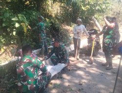 Anggota Koramil 04 Alla Melaksanakan Karya Bakti Pembersihan Selokan