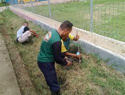 Hijaukan Alam dengan Menanam Pohon, Babinsa Maros Ajak Warga Peduli Lingkungan