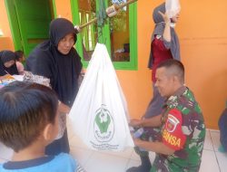 Babinsa Lembang Lohe Pos Ramil 1424-05/Tellulimpoe Laksanaman Dampingi Tenaga Kesehatan Dalam Kegiatan Posyandu