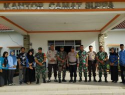 Sinergitas TNI-Polri Di Kabupaten Pinrang Jaga Keamanan Pleno Rekapitulasi Perolehan Suara di Kantor Kecamatan