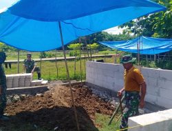 Tak Mengenal Lelah, Personil Kodim 1422/Maros Rehab Rumah Tidak Layak Huni di Desa Tellumpoccoe