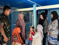 Babinsa Maros Bersama Petugas Ahli Gizi dan Bidan Desa Door to Door Periksa Pertumbuhan Balita