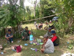Jalin Hubungan Baik Dengan Warga, Babinsa Binuang Koramil 14/Libureng Aktif Lakukan Komsos
