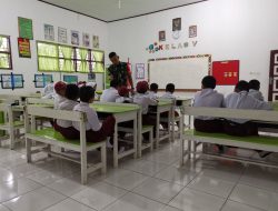 Babinsa Koramil 04/Tellusiatinge Laksanakan Pembinaan Wanwil Di SD Negeri 79 Desa Itterung 