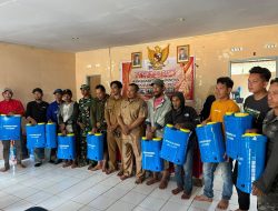 Babinsa Koramil 1407-10/Ponre Dampingi penyaluran bantuan alat semprot