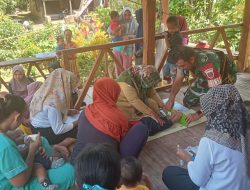 Babinsa Koramil 1407-13/Sibulue Dampingi Petugas Berikan Layanan Posyandu Di Desa Tadang Palie