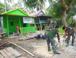 Bedah RTLH Milik Ibu Rosi Terus Di Kerjakan Oleh Personel Koramil Dua Boccoe 