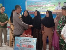 Wujud Peran Aktif, Babinsa Koramil 1407-06/Awangpone Dampingi Penyaluran BLT Dana Desa Mallari