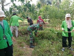 Ciptakan Lingkungan Bersih, Babinsa Koramil 1407-09/Lapri Bersama Mahasiswa KKN Dan Gelar Kerja Bakti