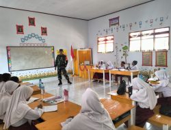 Tumbuhkan Jiwa Patriotisme, Babinsa Koramil 15/Mare Berikan Wasbang Murid SD Inpres 10/73 Padaelo