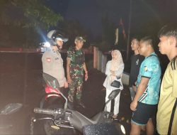 Jaga Keamanan Jelang Pilkada 2024, Babinsa Ponre Bersama Anggota Polsek Rutin Pantau Wilayah