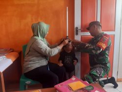 Babinsa Koramil 08/Lamuru Dampingi Giat Posyandu Di Desa Seberang