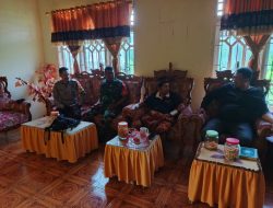 Jalin Keakraban, Babinsa Koramil 02-Dua Boccoe Komsos Bersama Warga Binaannya