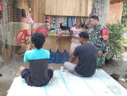 Komsos Dengan Warga, Babinsa Koramil 06 – Awangpone Jalin Kebersamaan