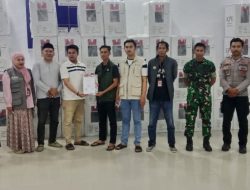Pastikan Pilkada 2024 Aman, Babinsa Kajuara Laksanakan Pendampingan Penerimaan Logistik Di Wilayah Binaan