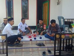 Pastikan Pilkada Di Wilayah Aman, Babinsa Koramil 1407-16/Tonra Melaksnakan Komsos Bersama Warga