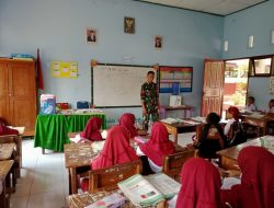 Pentingnya Cinta Tanah Air Sejak Dini, Babinsa 09/Lapri Berikan Materi Bela Negara Kepada Siswa SD 581