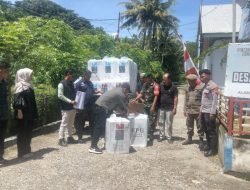 Babinsa Jajaran Koramil 02 Dua Boccoe Mengawal Pendistribusian Kotak Suara Ke Wilayah Binaan