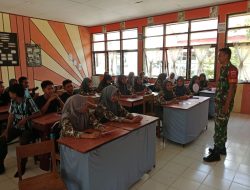 Babinsa Koramil 01/Ajangale Berikan Wawasan Kebangsaan Bagi Murid SMAN 4 Bone