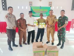 Sukseskan Program Ketahanan Pangan, Babinsa Koramil 18/Kajuara Aktif Dampingi Pembagian Bibit Jagung Kepada Warga