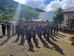 Babinsa Koramil 08/Lamuru Ajarkan Peraturan Baris Berbaris Di Sekolah Kelas Jauh SD 173 Desa Batu Putih