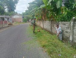 Anggota Koramil-01/Suppa Kodim 1404/Pinrang Kerja Bakti Pembersihan Saluran Air