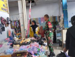 Ciptakan Suasana Bersih, Babinsa Maros Himbau Kebersihan Pasar Agar Tetap Terjaga