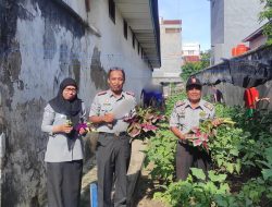 Rutan Selayar Panen Terong dan Bayam di Area Brandgang