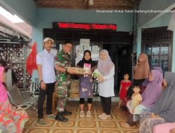 Babinsa Koramil 05/Lubuk Alung Dampingi Pemberian Makanan Tambahan untuk Ibu Hamil di Kantor Nagari